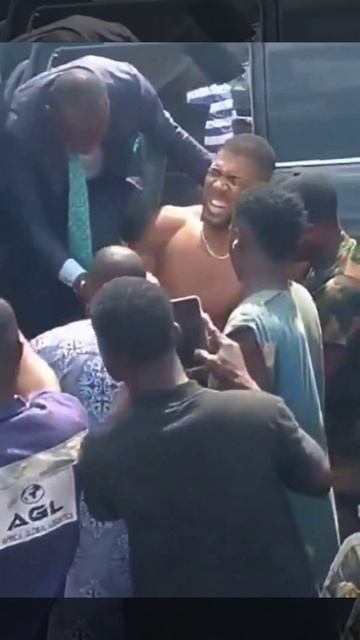 Энтони Джошуа попал в серьёзную аварию на трассе Лагос-Ибадан в Нигерии Lexus с AJ врезался в сто... смотреть онлайн