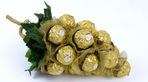 Виноград из конфет Ferrero Rocher. Сладкий подарок своими руками