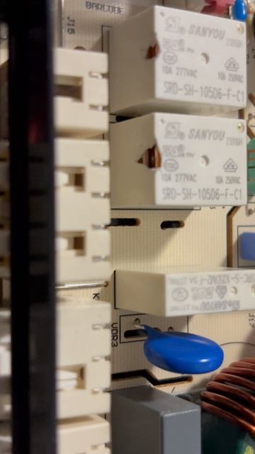 Стиральная машинка Грюндик постоянно щелкани замок