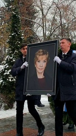 Траурная процессия. Похороны Веры Алентовой. Новодевичье кладбище.