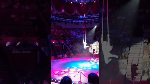 Шоу воды огня и света))))