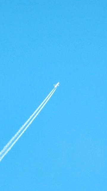 Самолёт скрывается в облаках 🛫 смотреть онлайн