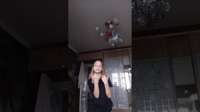 танцую под песню проклятье русалки 🧜 смотреть онлайн