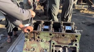 Ремонт двигателя Mercedes V8. Афганистан