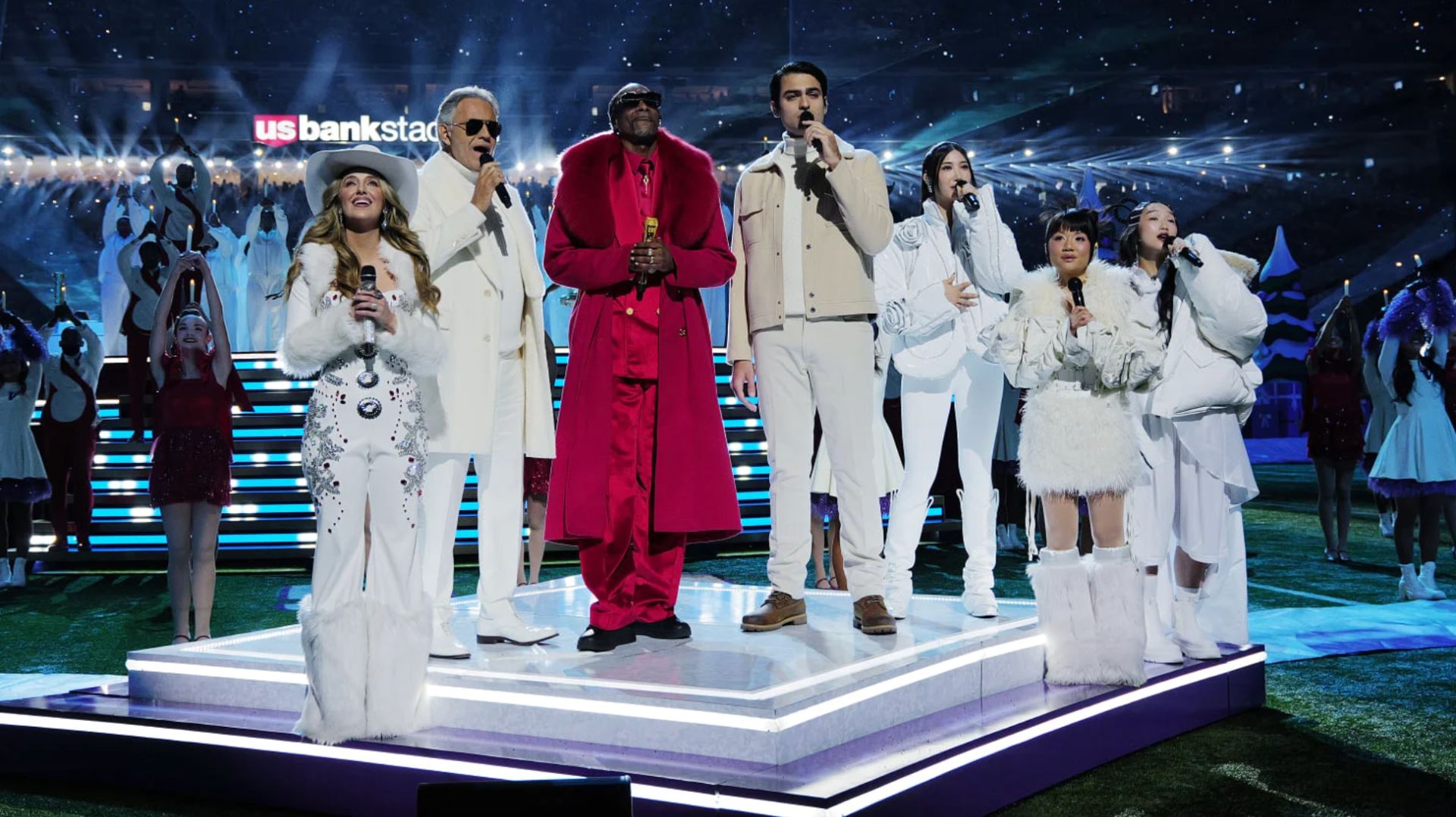 Снуп Догг соединяет кантри, кей-поп и классическую музыку на рождественском шоу НФЛ. смотреть онлайн