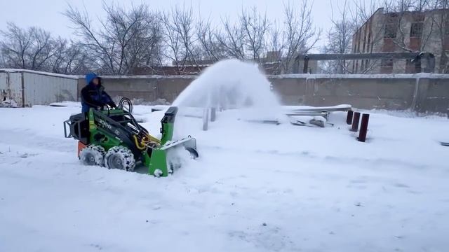 Уборка снега спецтехникой FRONTMEN GI02 смотреть онлайн