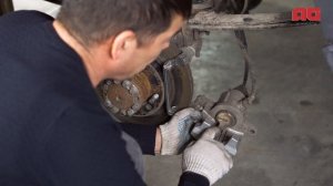 Замена колодок задних дисковых тормозов под ручник на УАЗ Патриот