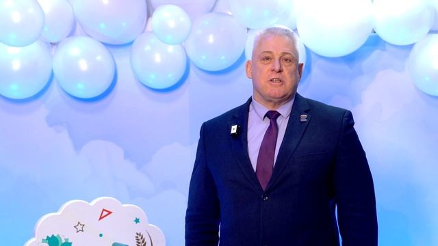 Глава Новоалтайска Владимир Бодунов поздравил жителей Алтайского края с наступающим Новым годом смотреть онлайн
