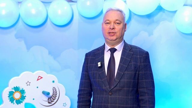 Руководитель ЦУР Евгений Нечепуренко поздравил жителей региона с наступающими праздниками смотреть онлайн