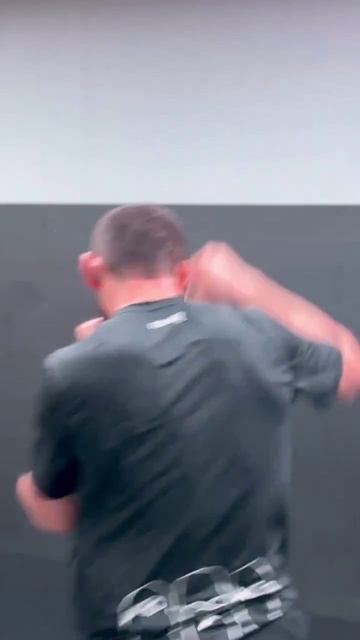 Хамзат Чимаев вернулся в зал 💪 смотреть онлайн