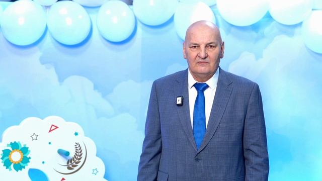 С наступающими праздниками жителей Алтайского края поздравил глава ЗАТО Сибирский Сергей Драчёв смотреть онлайн