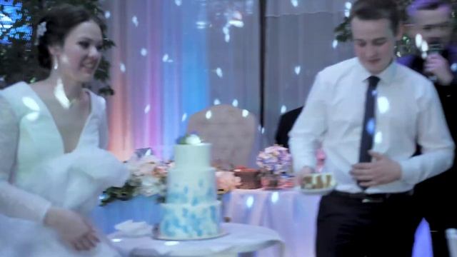 Продал на свадьбе первый кусок торта за 40000 смотреть онлайн