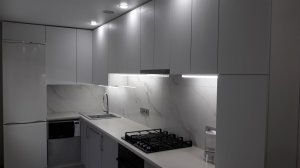 КУХНЯ (3,8 х 1,8)