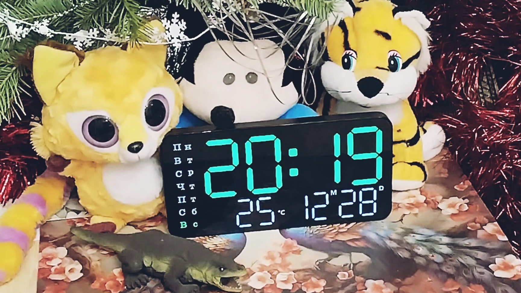 Счастливый случай! Живая ёлка! Гирлянда, Максик, лысый Лимоша.. Вот и Новый год грядёт.. смотреть онлайн