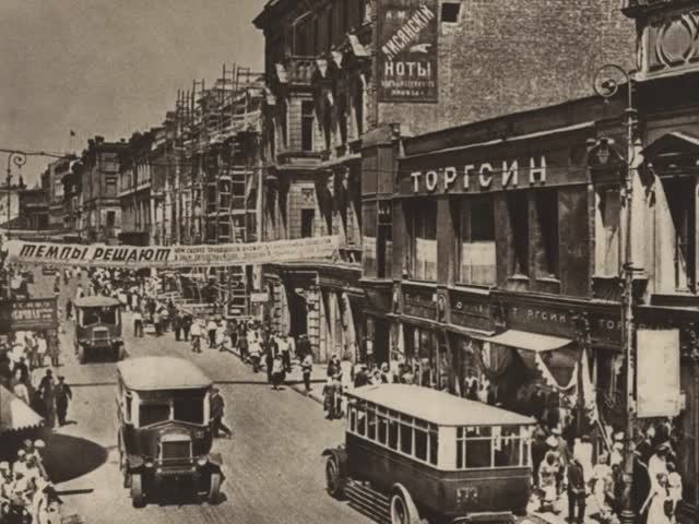 "СКУЧНО!"... (Фото гр. "МОСКВА. ИСТОРИЯ МОСКВЫ") - Поёт Пётр ЛЕЩЕНКО (1898-1954)) смотреть онлайн