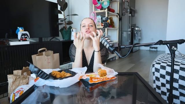 я попробовала ВЕСЬ АМЕРИКАНСКИЙ ФАСТФУД...(и пожалела) смотреть онлайн