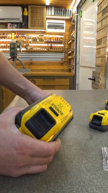 Интересная штука от DEWALT! зарядное устройство DCB094 20V MAX5 смотреть онлайн