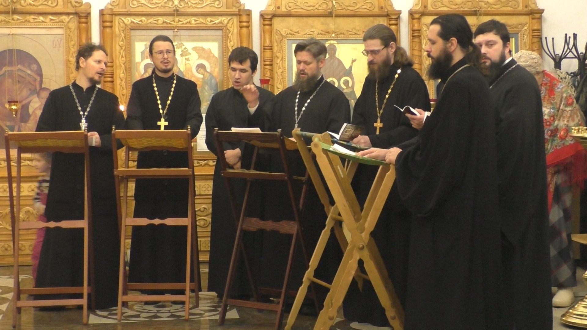 Акафист Божией Матери за воинов с хором духовенства смотреть онлайн