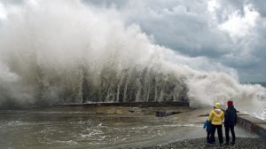 Новогодний шторм на Черном море застал врасплох туристов и жителей юга России