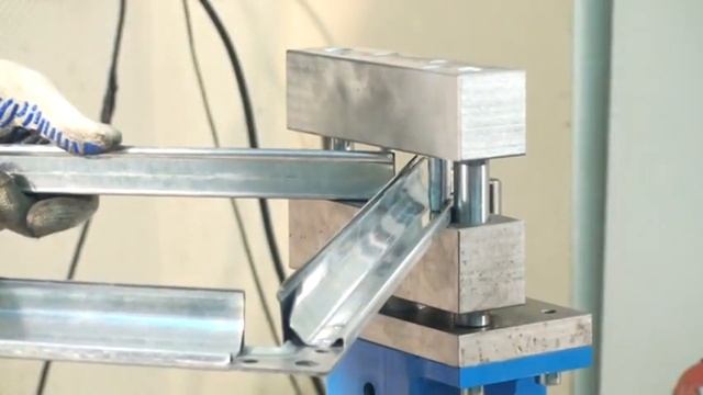 MasterLock (SVR) - пуклевочный станок для крепления уголка