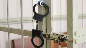 Пенсионерка из Казахстана избила двух полицейских в аэропорту Оренбурга