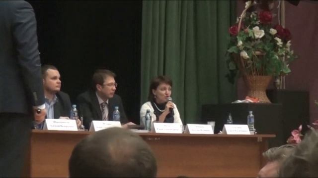 Школу на слушаниях обещали муниципальную а получили платную и остались без парковок у дома