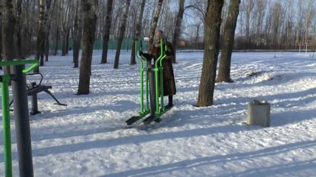 ОЛЯ НА ПРОГУЛКЕ смотреть онлайн