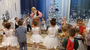 Новый год младшая