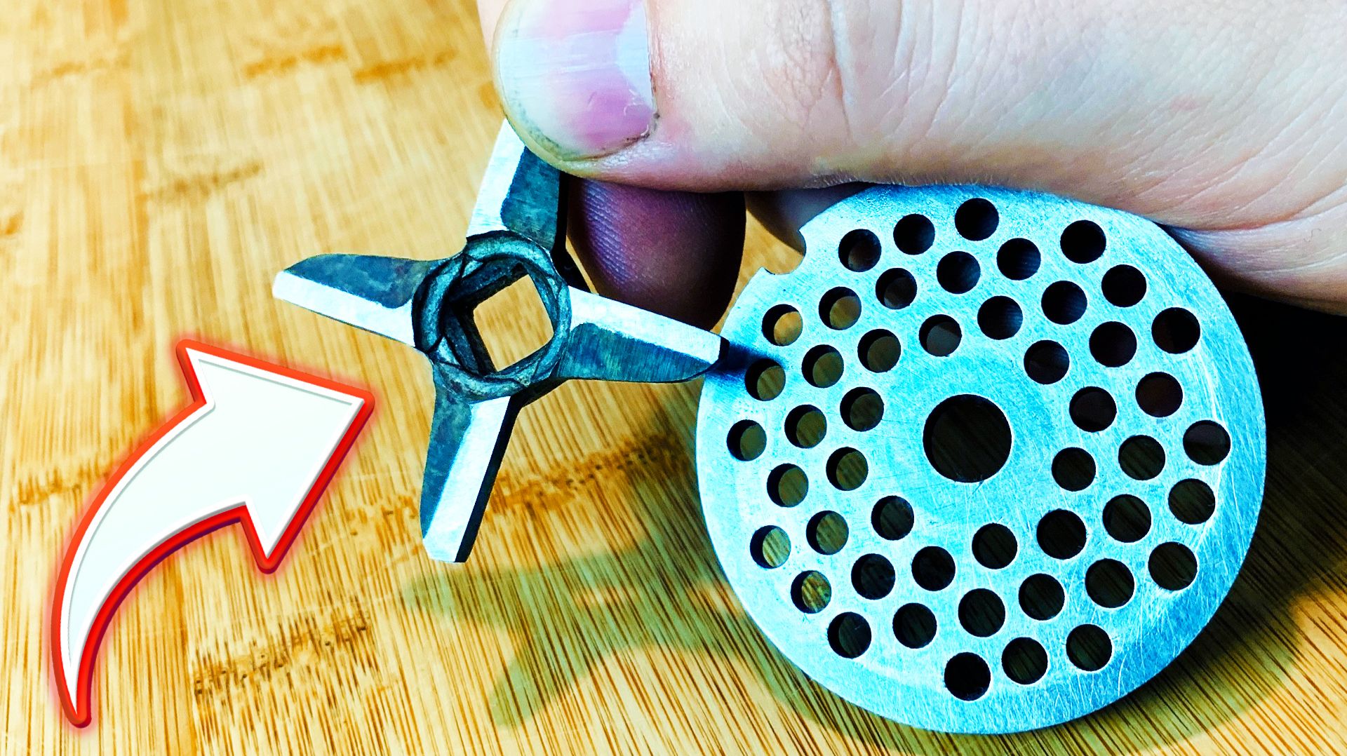 Теперь ОСТРЕЕ БРИТВЫ! Простой лайфхак, который поможет заточить нож для мясорубки за пару минут!