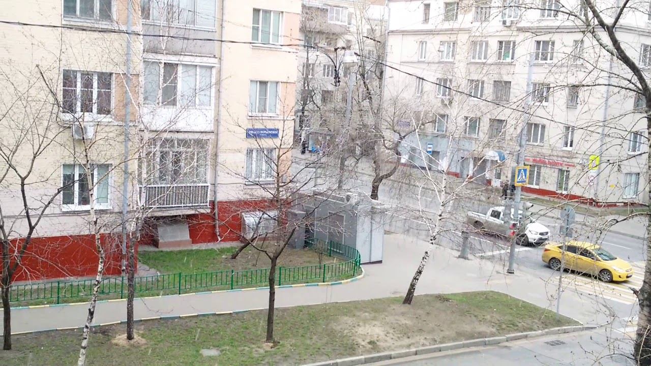 Москва. 14.04.2019. Снег, переходящий в снег... смотреть онлайн