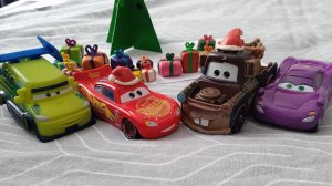 Молния Маккуин и Метр истории про машинки Новый год