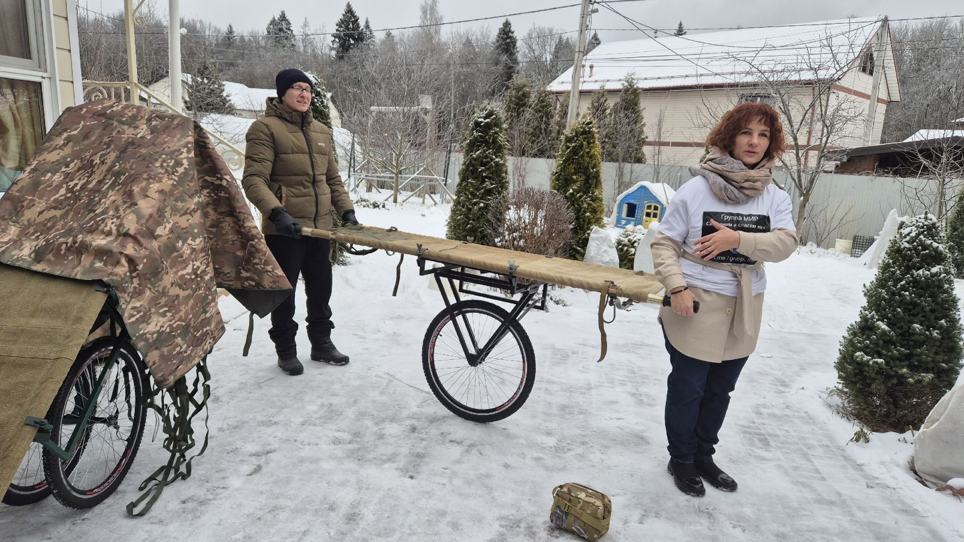 Довезти до госпиталя. Группа волонтёров из Ашукино делает эвакуационные тележки для фронта смотреть онлайн