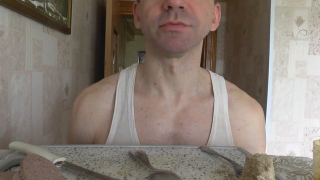 Завтракаю гречневой кашей с ливерной колбасой. смотреть онлайн