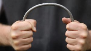 Люблю пальцы гнуть перед салагами)))