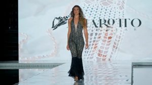 Сексуальные девочки на подиуме. Выпуск № 52