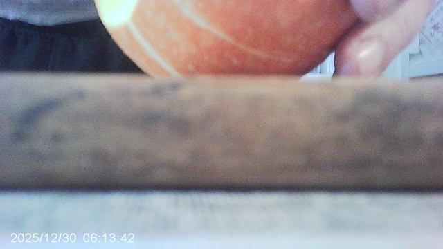 Отрезаю часть тыквы, необходимую для варки каши