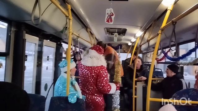 Предпраздничное настроение от самых лучших Деда Мороза и Снегурочки в Новокузнецке!!!