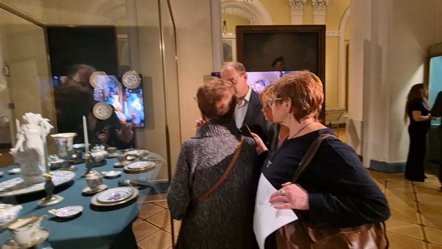 «ИСКУССТВО И БОТАНИКА: вазы конца XIX– начала XX века» из цикла «Поднесение к Рождеству» (3) смотреть онлайн