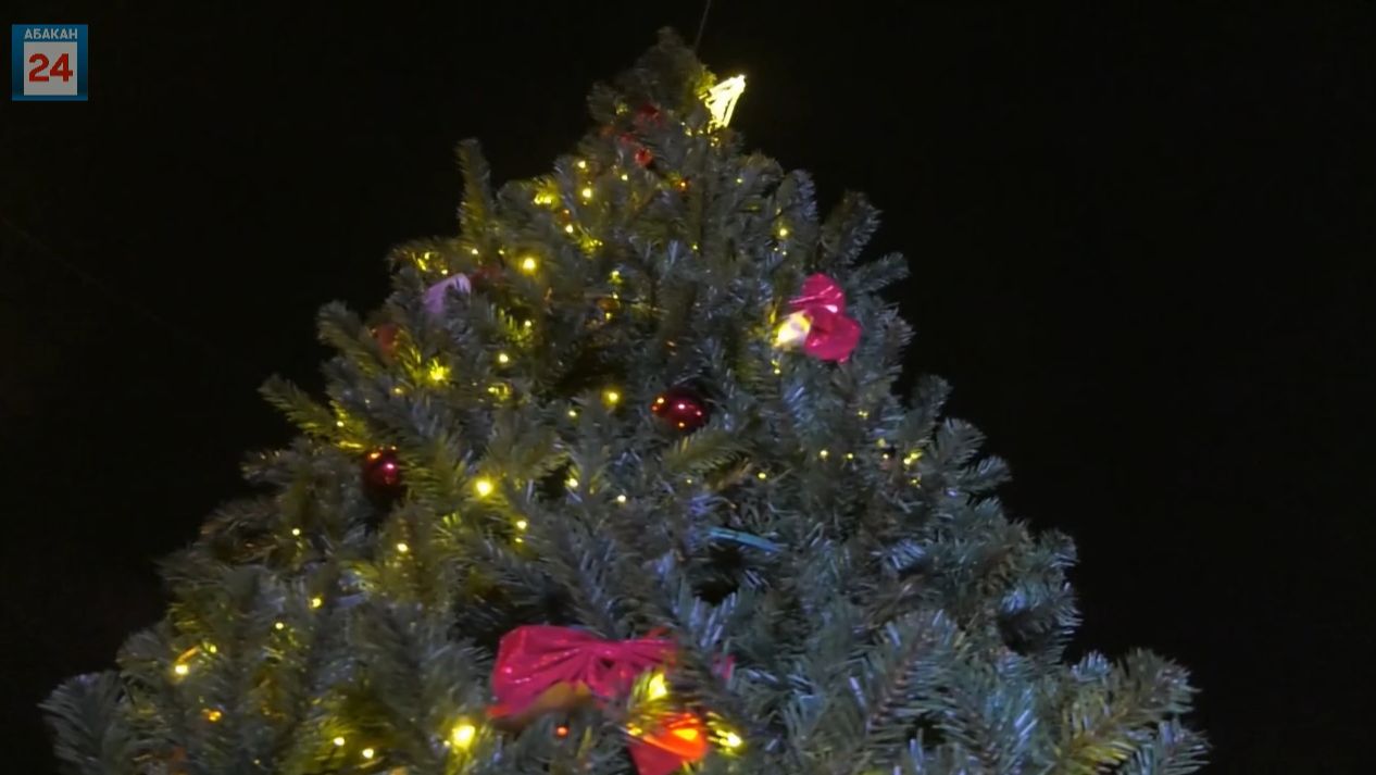 Огни новогодних елей в жилых районах столицы Хакасии зажгли жители Абакана смотреть онлайн