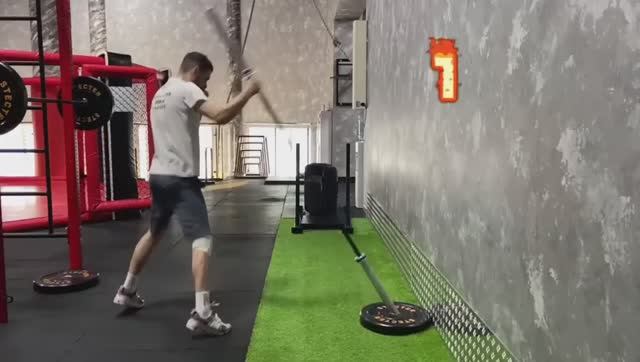 10 упражнений с грифом для ударки