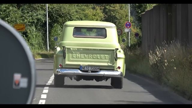 Выставка Олдсмобилей, заряженных Мустангов.