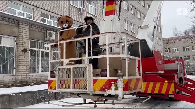 Спасатели креативно поздравили маленьких ярославцев с наступающим Новым годом смотреть онлайн