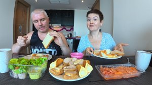 Мукбанг пока СУИТИЛАСЬ на кухне Вован СОЖРАЛ всё вкусное! Обсуждаем ПЛАНЫ на НГ ночь! Обед Таиланд