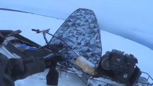 Арктика!Привязал палатку к собаке,чтобы в ней Корюшку ловить!Тепло и мухи некусают!