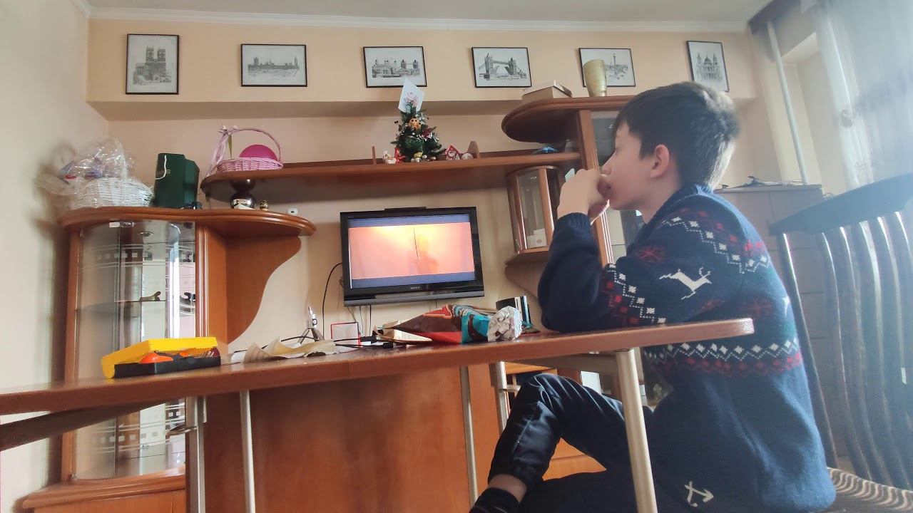 Когда сын уже кормит, но сам ещё в детстве) смотреть онлайн