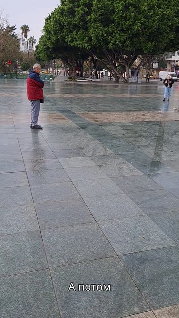 Повелитель птиц, или человек, который заботится о них? Какие по-вашему мысли у этого человека?