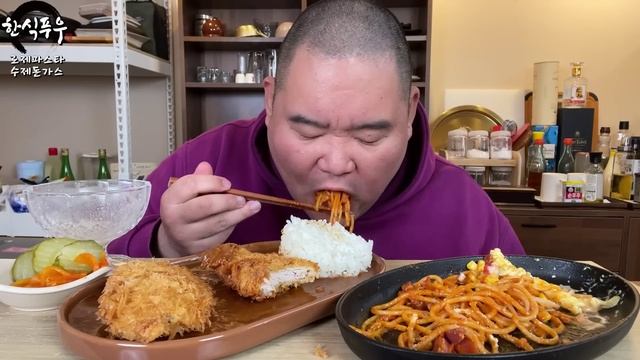 Съесть много еды. Мукбанг Обжорство Mukbang смотреть онлайн