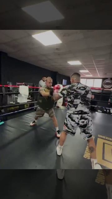 Свежие кадры тренировки Илии Топурии скорость, точность и мощь 🥊 смотреть онлайн