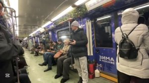 Трёхвагонный Новогодний поезд русич С мигалкой Зима в Москве С новым 2026 годом На бутовской линии