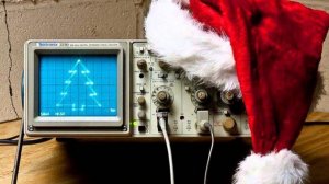 Даже радиодетали водят хоровод вокруг ёлки